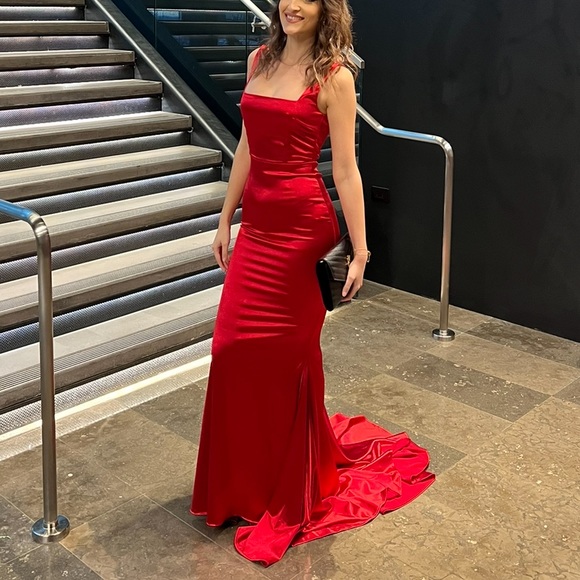 Red Gown ❤️ - Picture 4 of 6